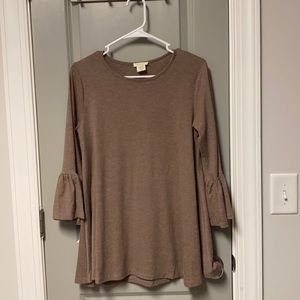 Bell sleeved tunic length shirt